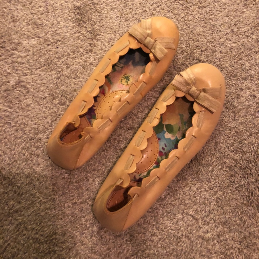 BORN yellow flats like new worn once size 7/38